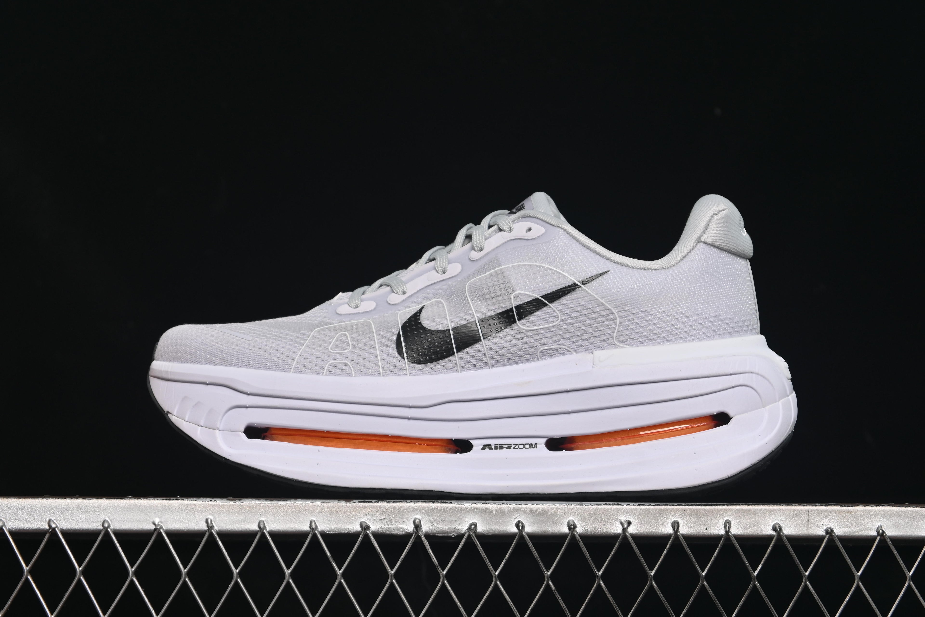 TENIS - NIKE VOMERO PREMIUM