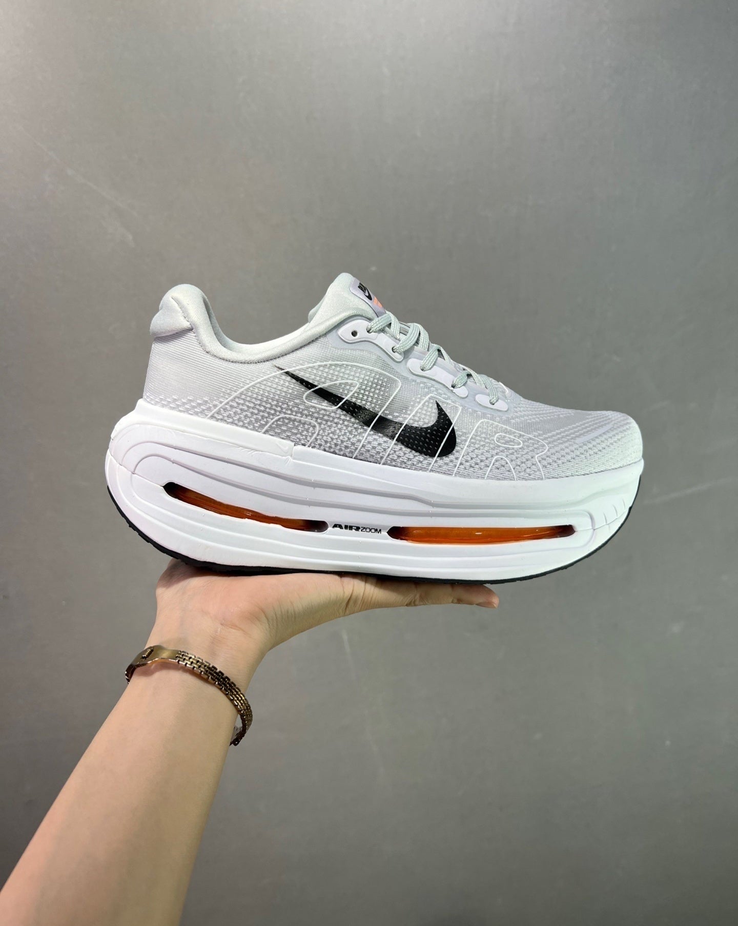 TENIS NIKE VOMERO PREMIUM