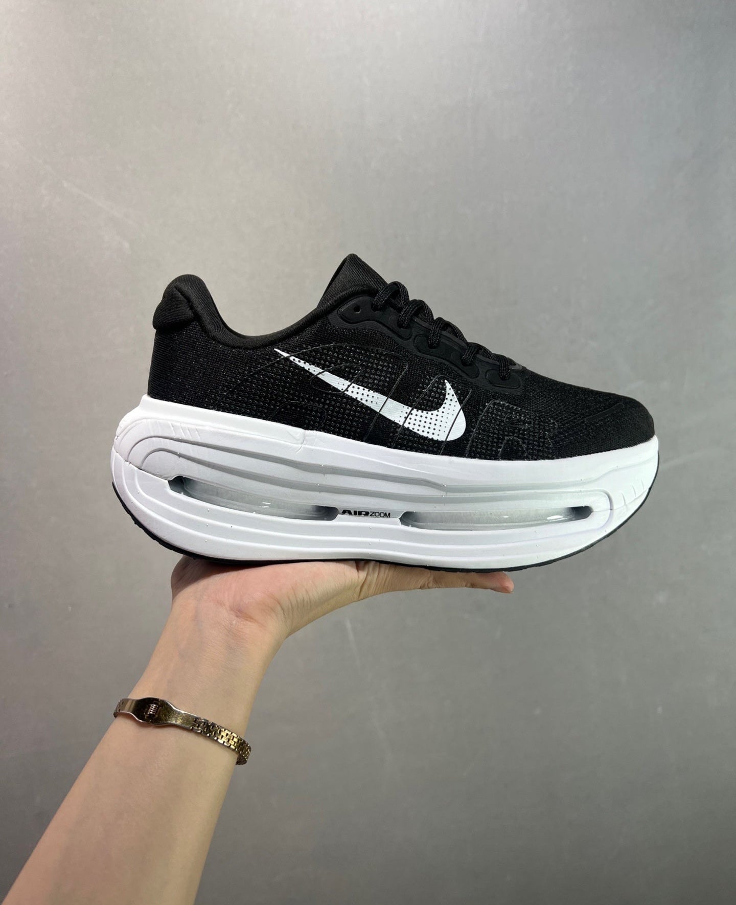 TENIS NIKE VOMERO PREMIUM
