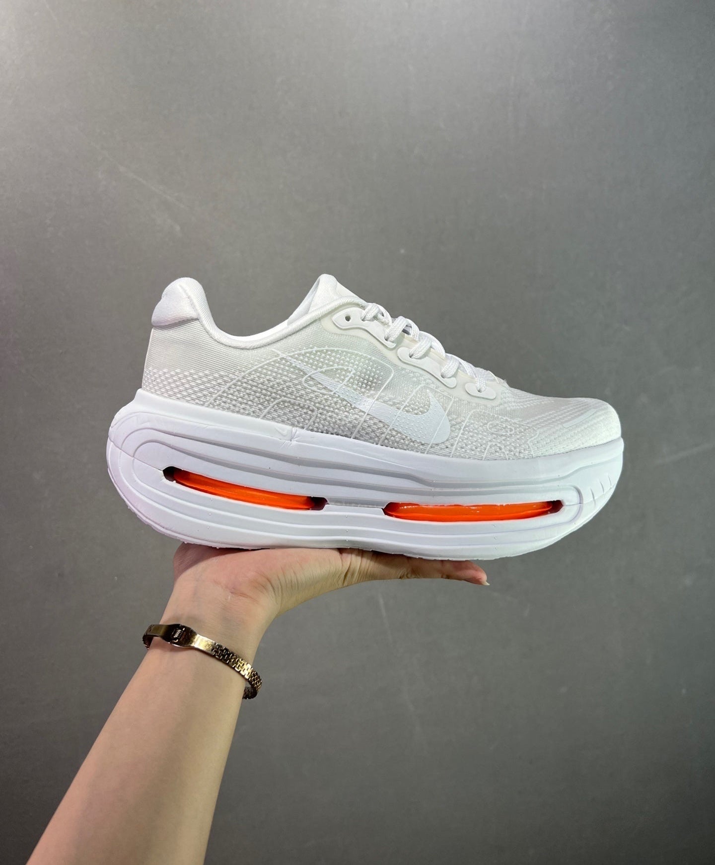 TENIS NIKE VOMERO PREMIUM