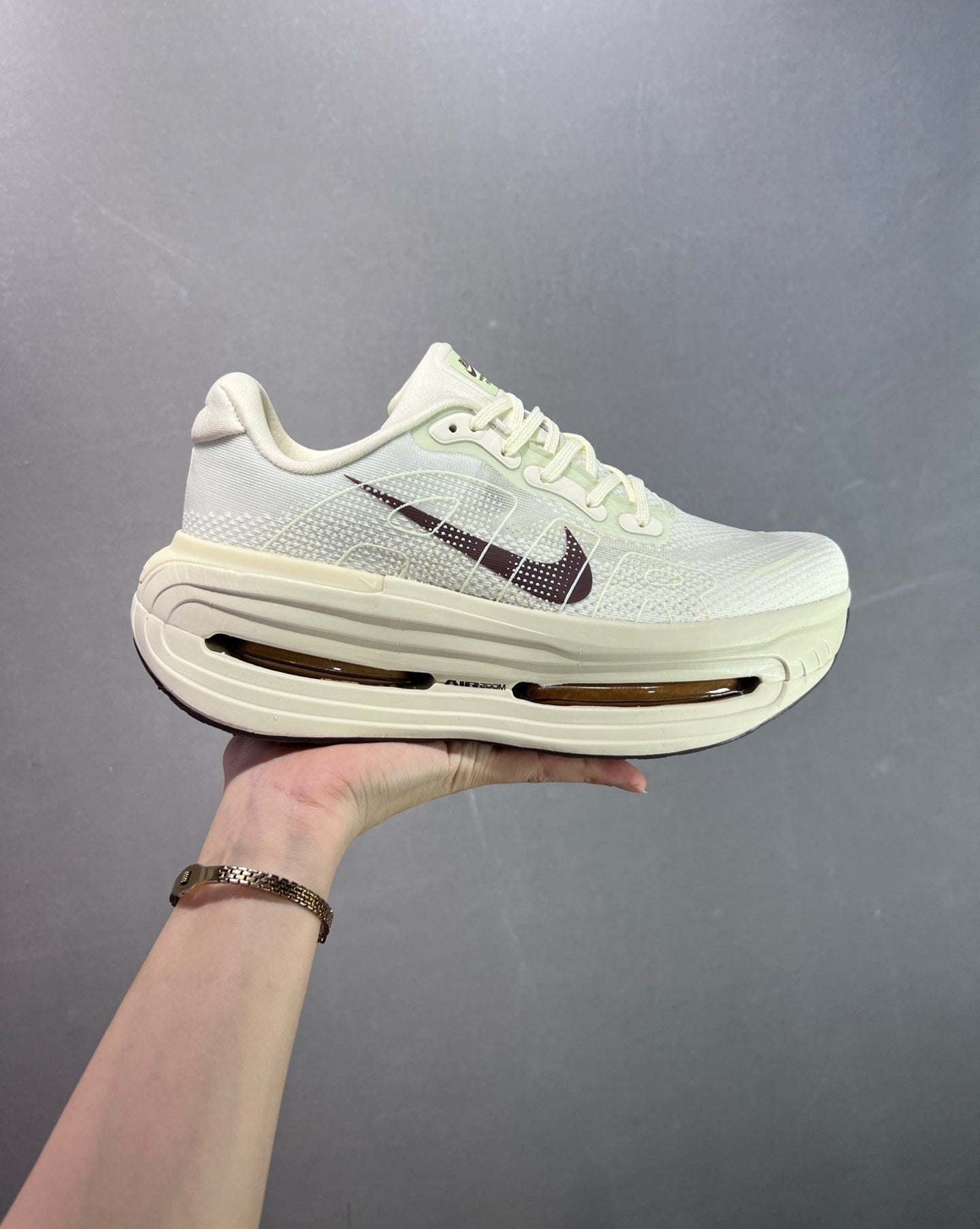TENIS NIKE VOMERO PREMIUM